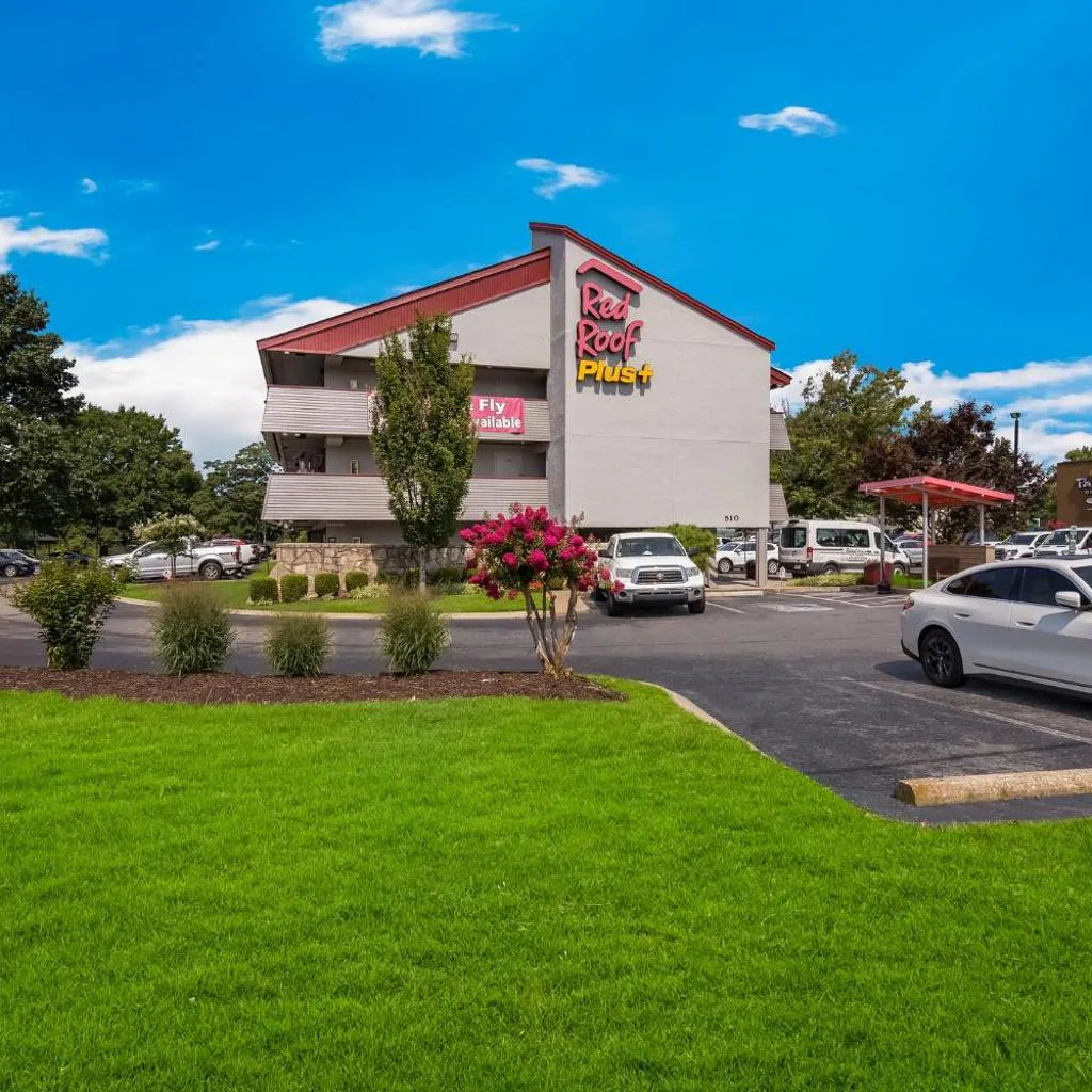 Photograph of Red Roof Inn PLUS+ Nashville Airport