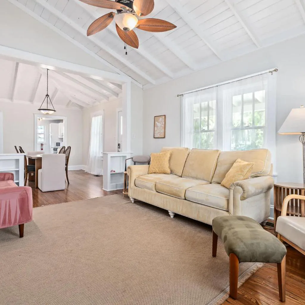 Photograph of The Birds Nest Carriage House l Walk to St George