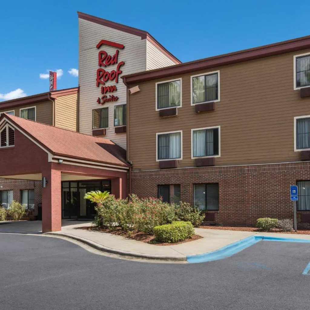 Photograph of Red Roof Inn & Suites Savannah Airport