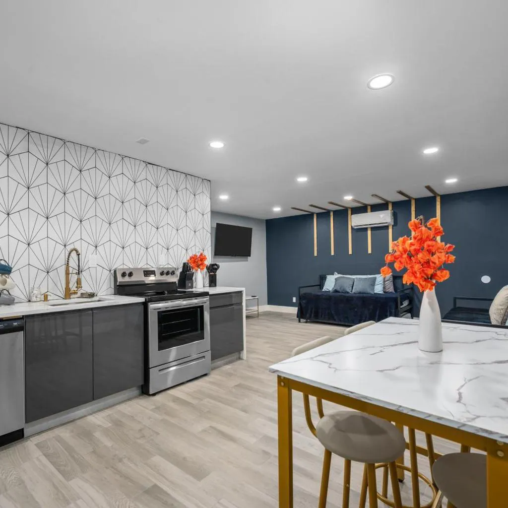 Photograph of Cozy Galleria Apt near Uptown with Free Park
