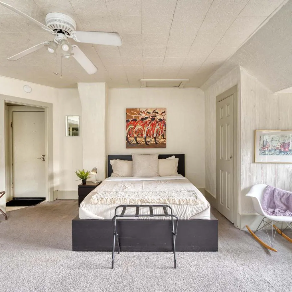 Photograph of Stay Portland - Sun-Filled Buckman Studio!