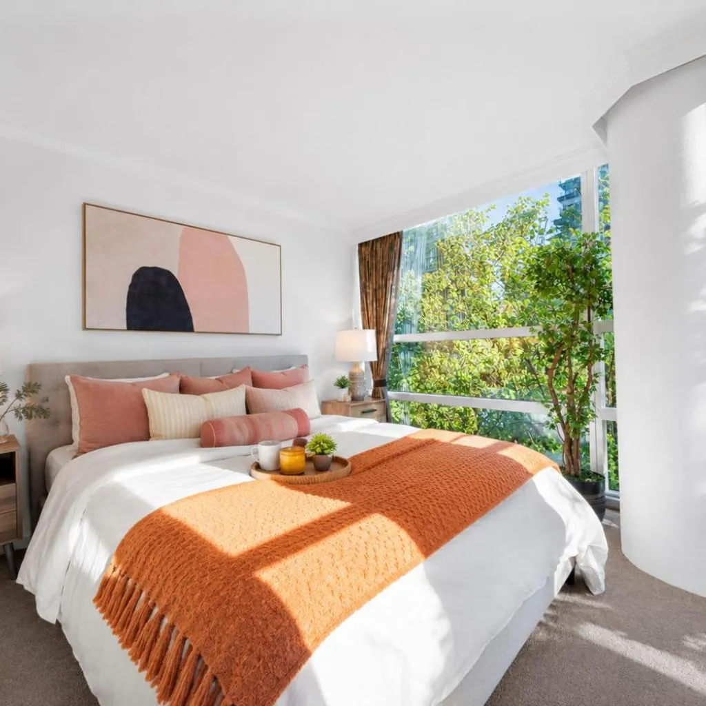 Photograph of Luxurious and Spacious 3BR on Burrard Street
