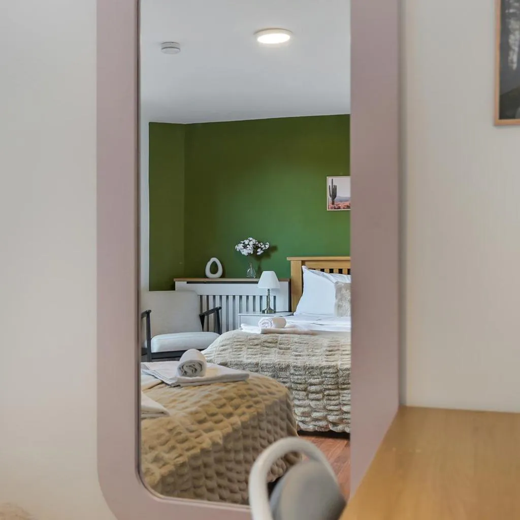 Photograph of Entire House with Garden - 3 Min Walk to Camden Underground, Near Camden Market