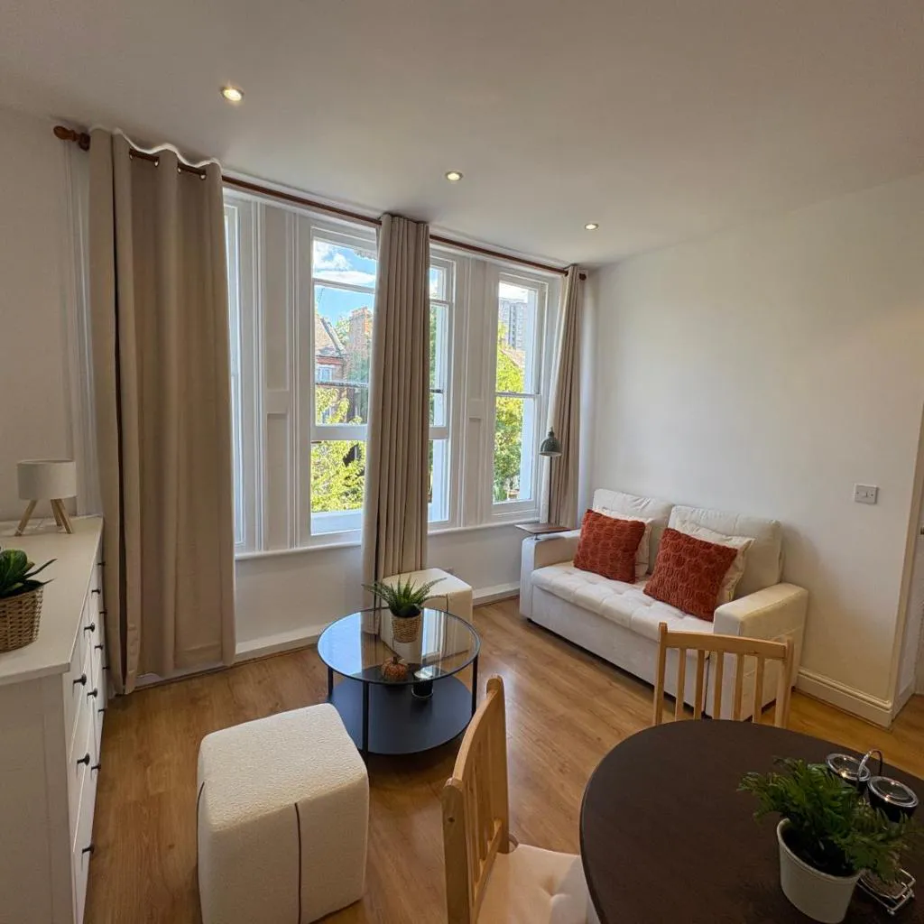 Photograph of The Notting Hill Nest Bright 1Bed Flat