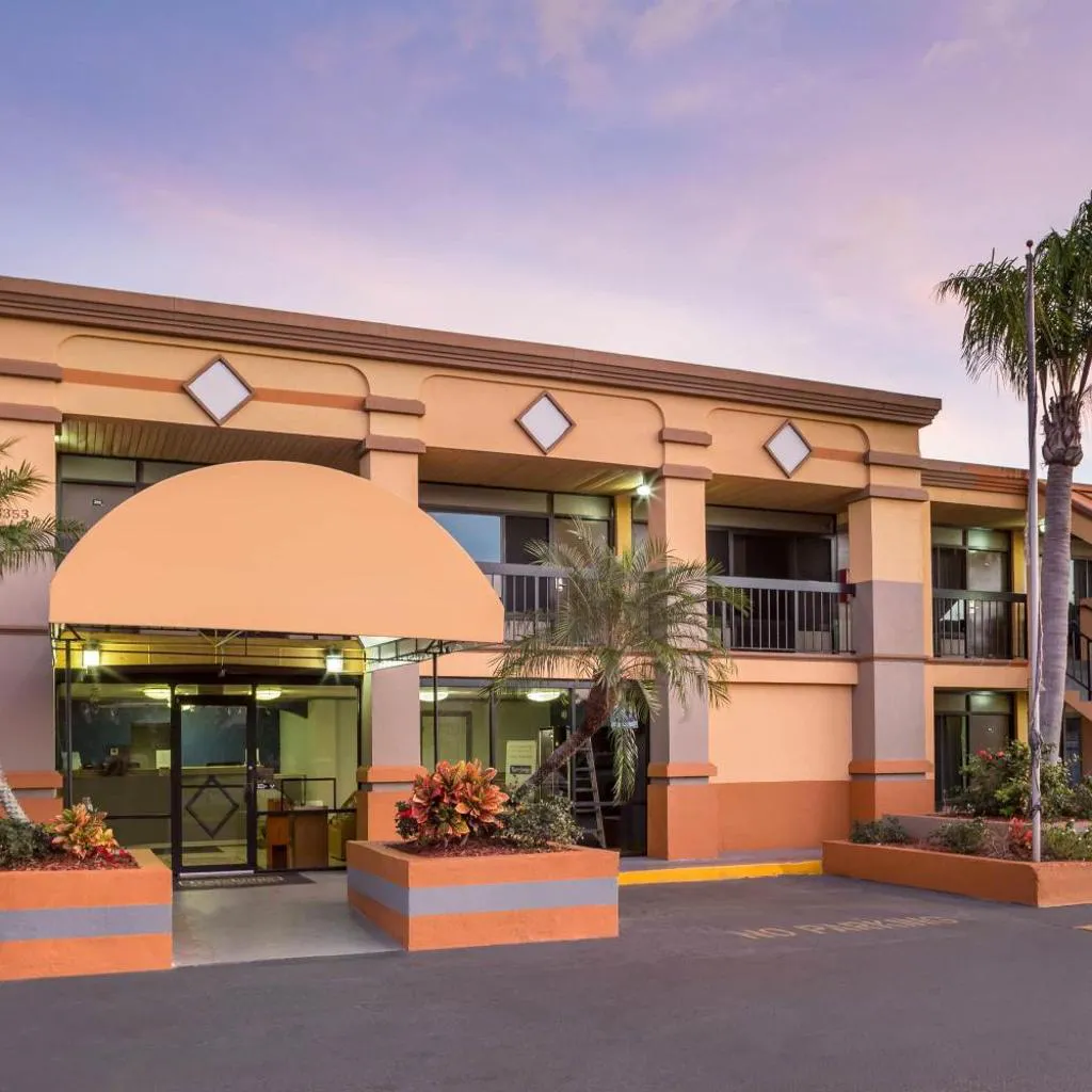 Photograph of Travelodge by Wyndham Fort Myers Cape Coral