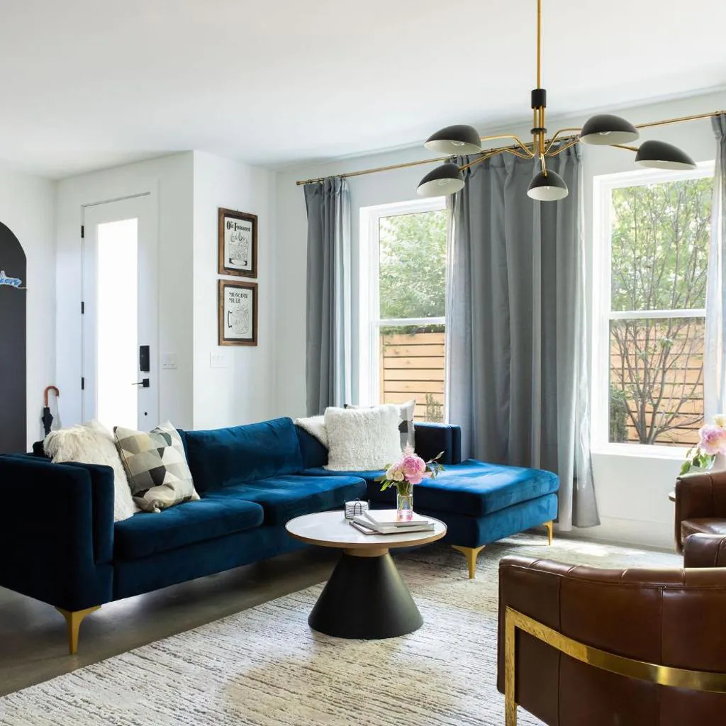 Photograph of Gated Luxe Home with Rooftop, Bunk Room, & Parking, Sleeps 10 with King Suite, Queen Rooms & Custom Bunks, Gourmet Kitchen with Wine Fridge, Rooftop Patio, Dog Friendly, Dedicated Parking, Mins from Downtown and Broadway, 24 Hour Hospitality