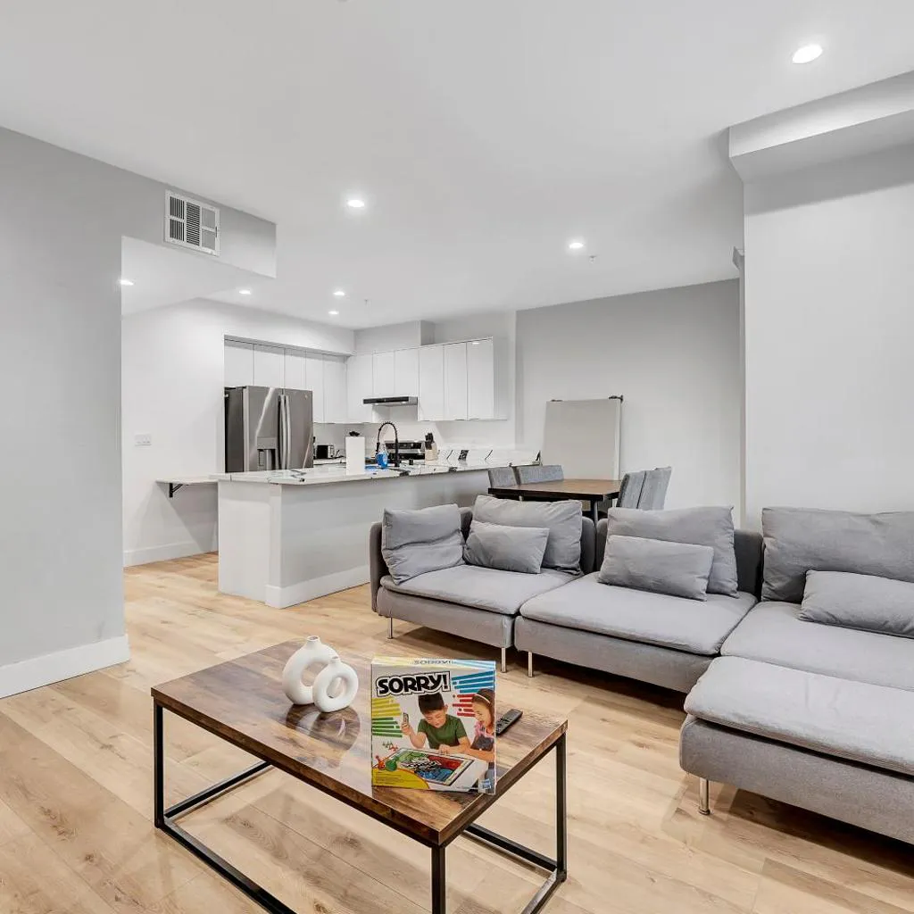 Photograph of 546 Havard