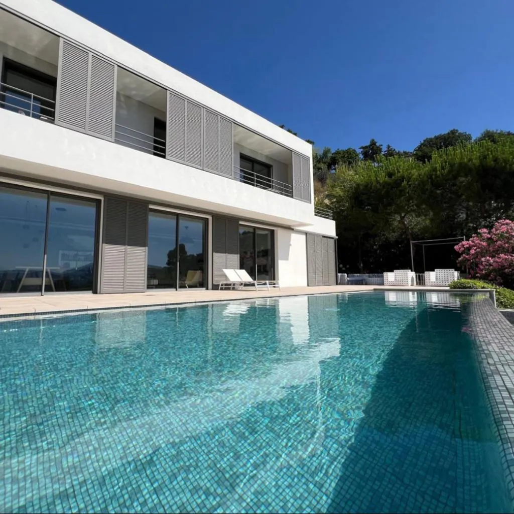 Photograph of Contemporary Villa with Sea View, Infinity Swimming pool, Gym , Cinema room,Lift