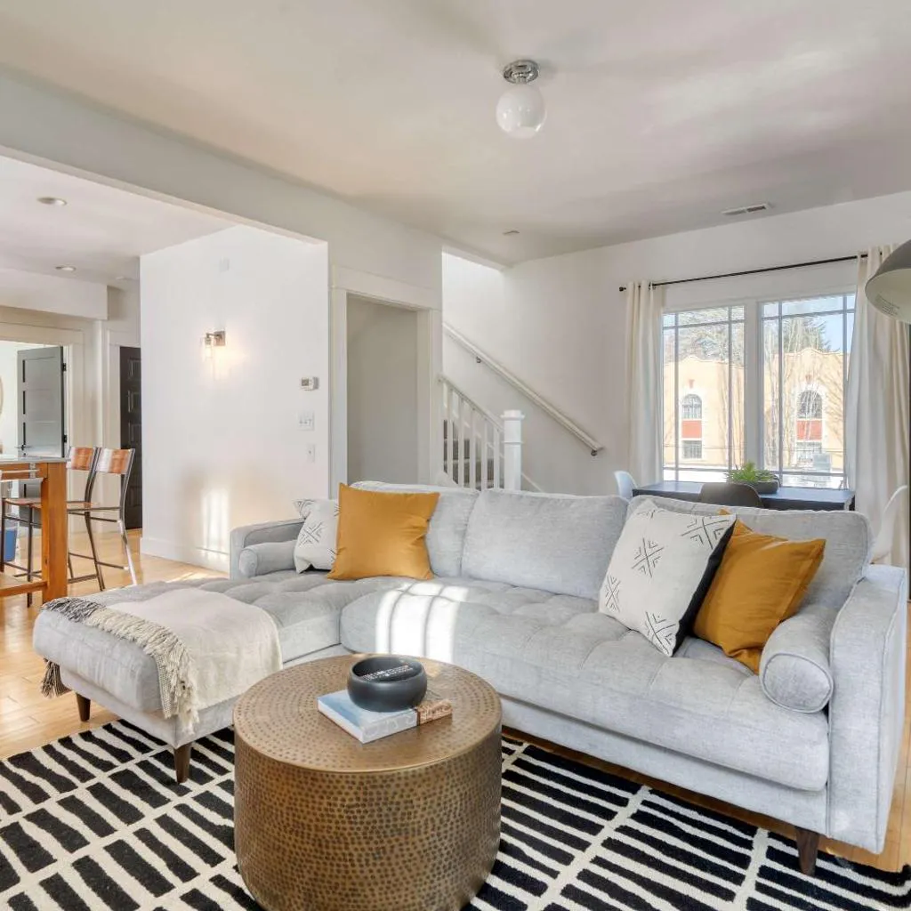 Photograph of Stay Portland - Casa Solárium, Local Eateries, Parks & Espresso