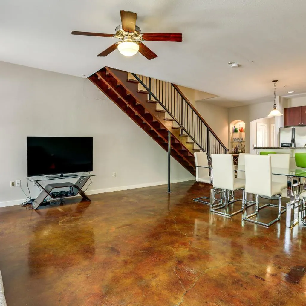 Photograph of Walkable EaDo Condo Near Dtwn: Modern + Chic!