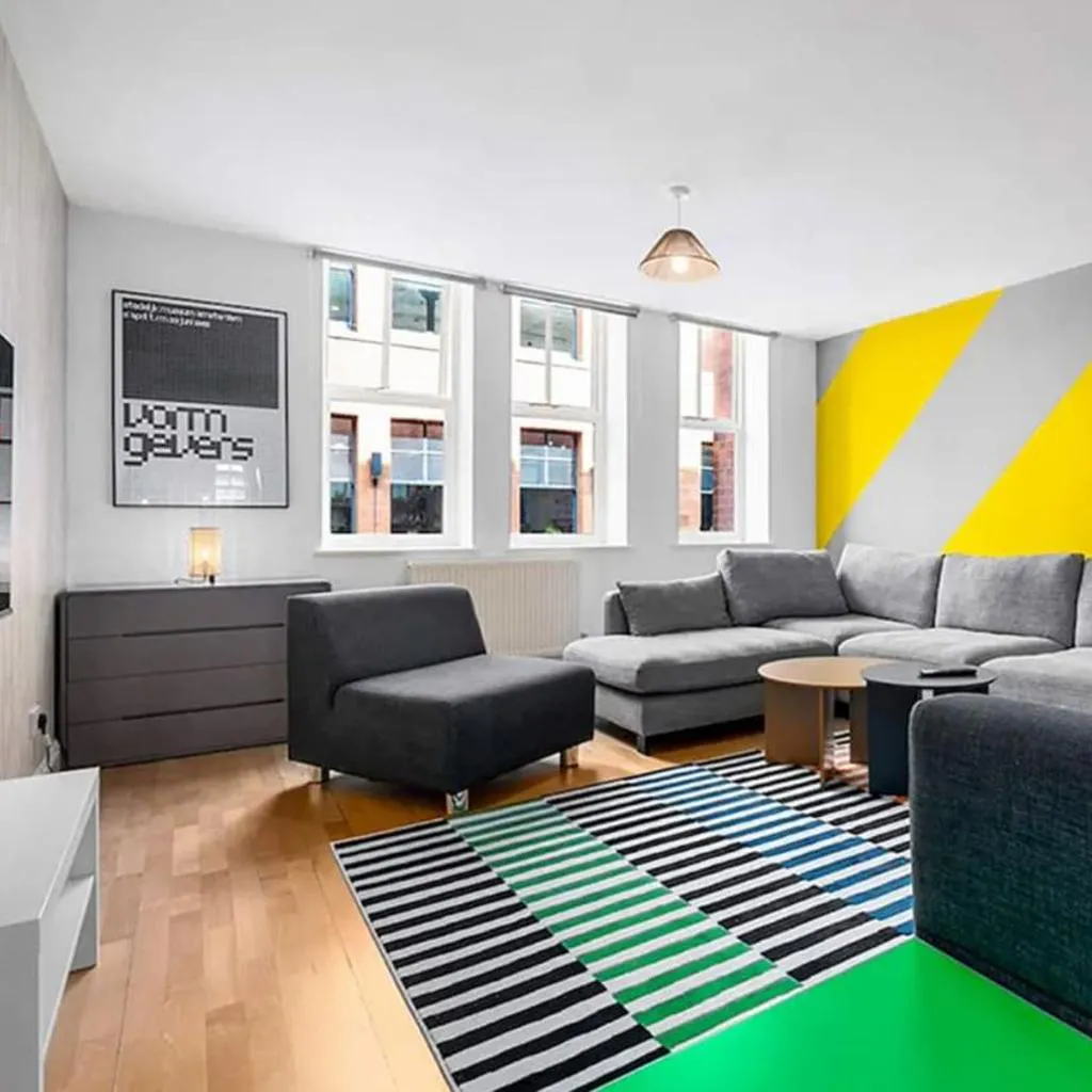 Photograph of 3 Bed Canal St Flat Sleeps 9 City Centre