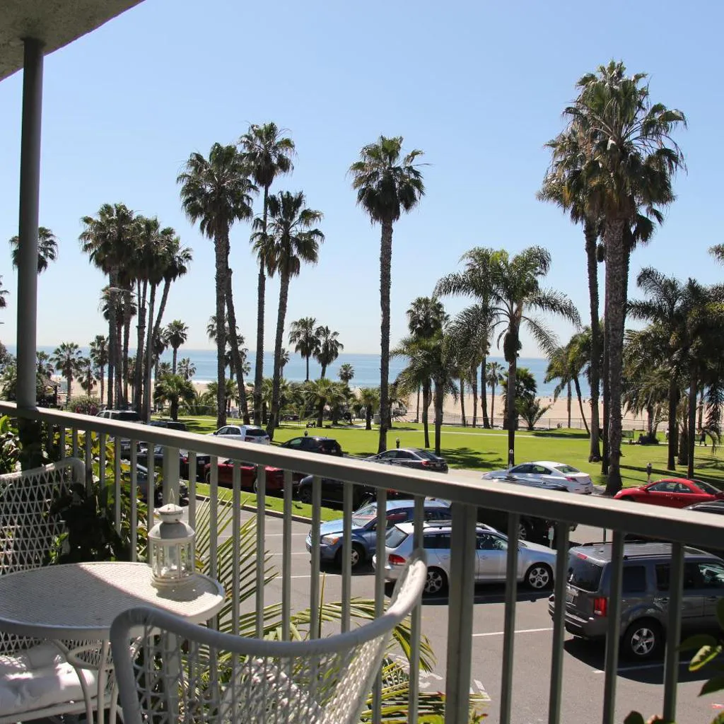Photograph of Bayside Hotel