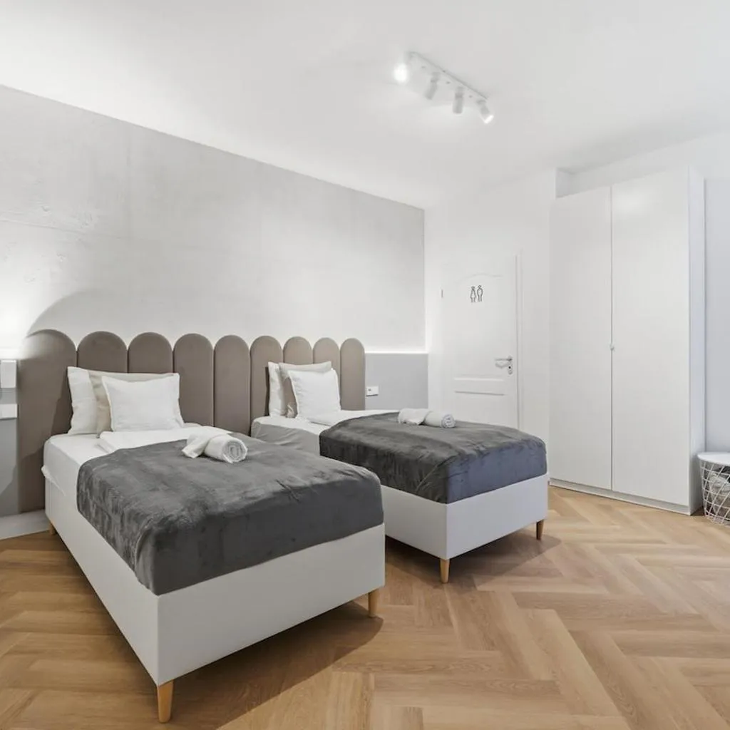 Photograph of Cozy Cologne 3 Bett Apartment mit Küche am Dom - NEU