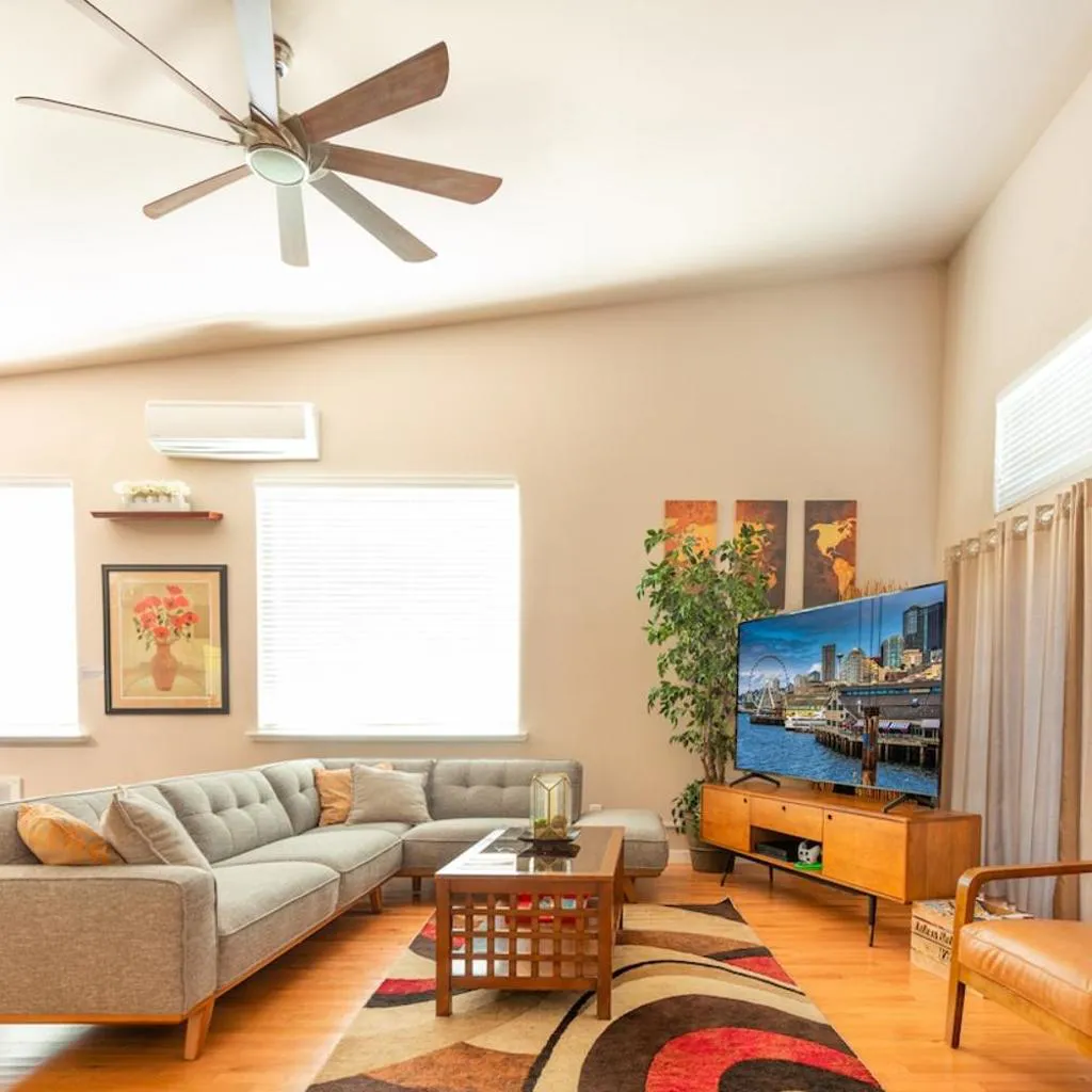 Photograph of Spacious 3 bedroom 2 bath Seattle Home