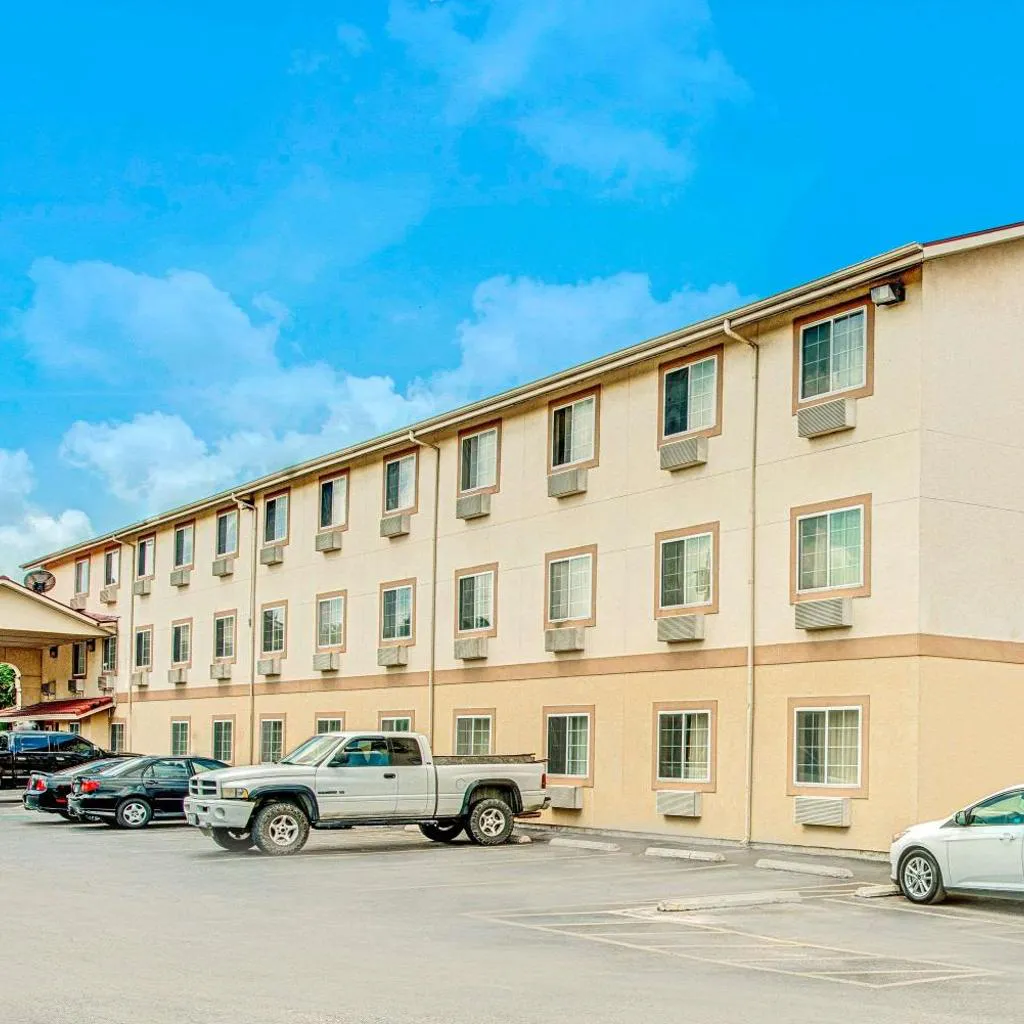 Photograph of Super 8 by Wyndham San Antonio/Fiesta