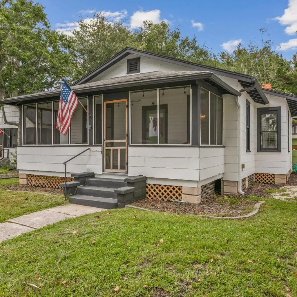 Photograph of Pacific Cove #8 - Pet-Friendly in Old Florida