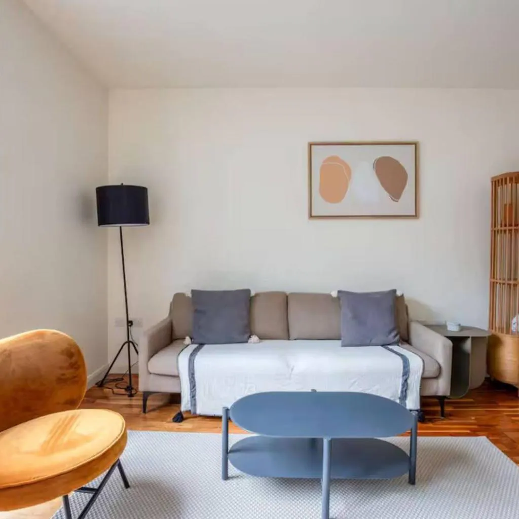 Photograph of Bright Canary Wharf 1-Bed, High Floor, Near DLR