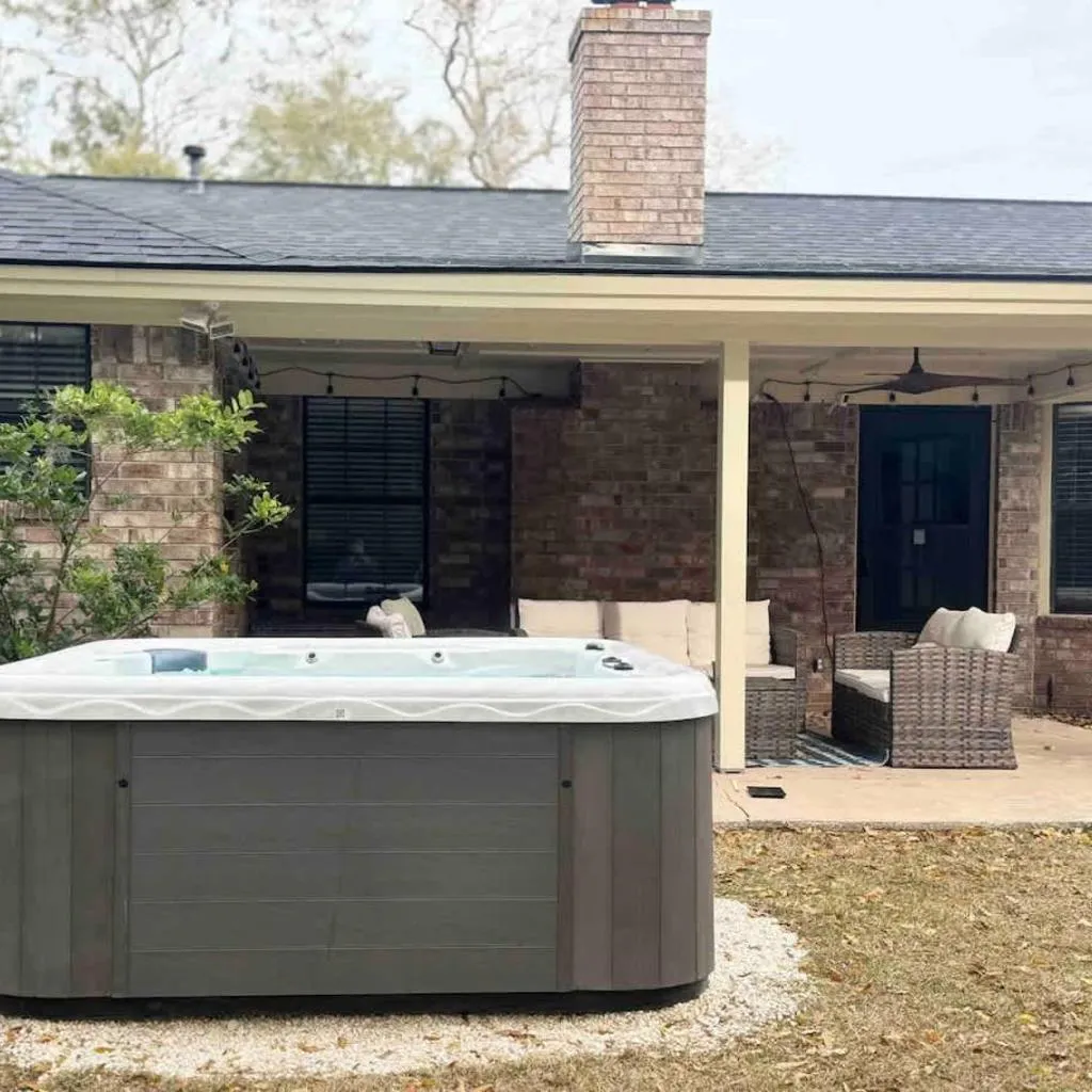 Photograph of Large Family-Friendly Home w Spa Near Beach & City
