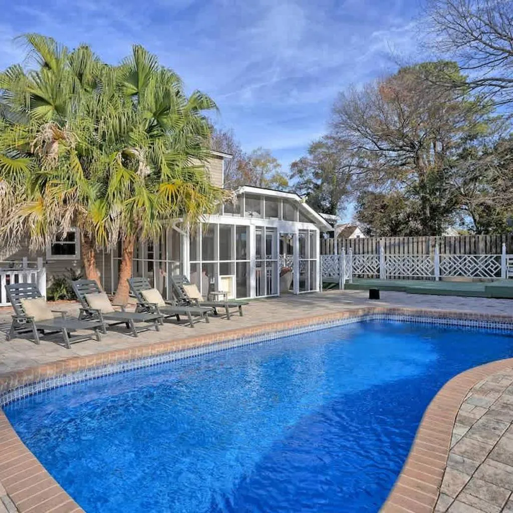 Photograph of Family & dog-friendly house w pool & entertainment galore! Halfway to Downtown Savannah and Tybee Beach