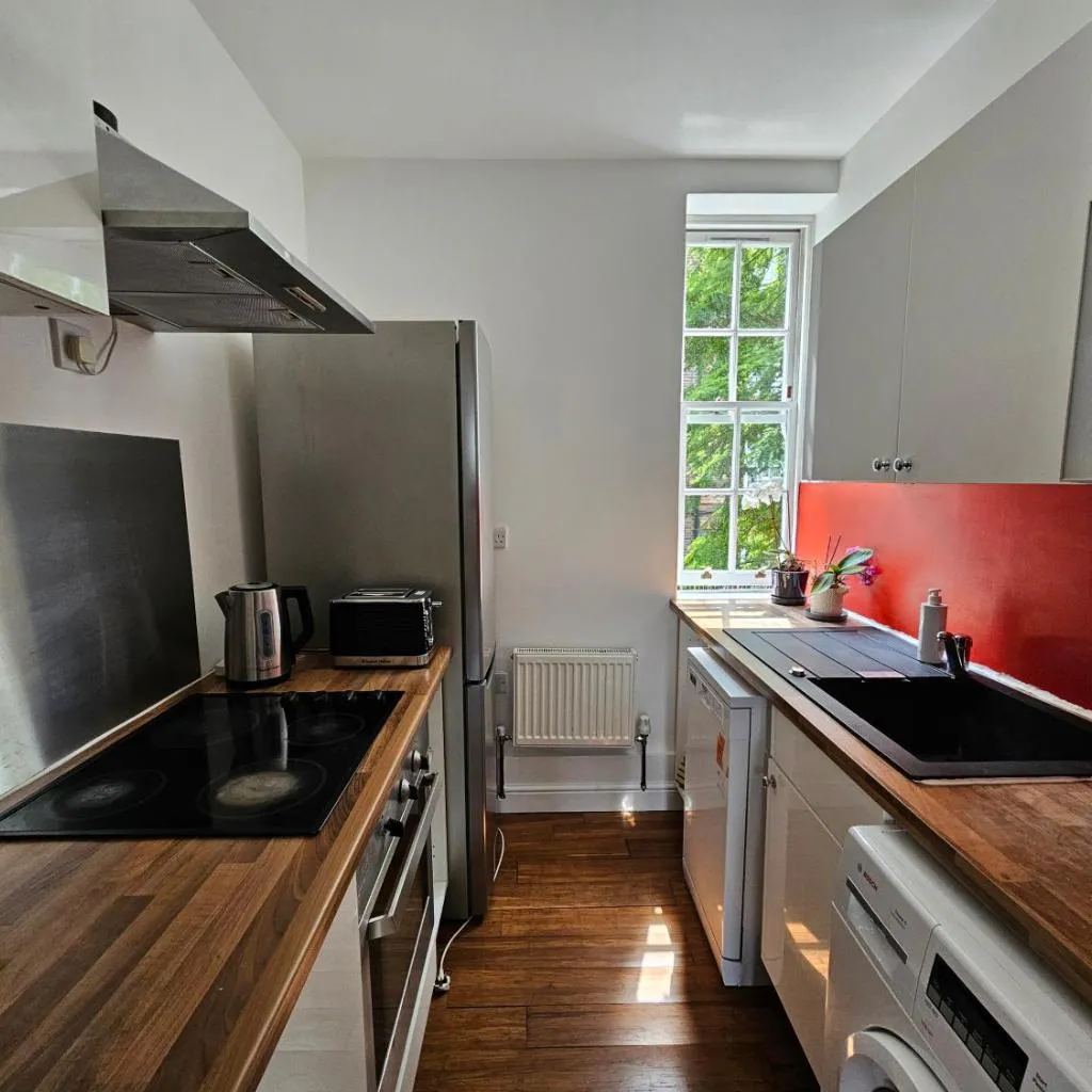 Photograph of Flat in Hammersmith - Close to tube station
