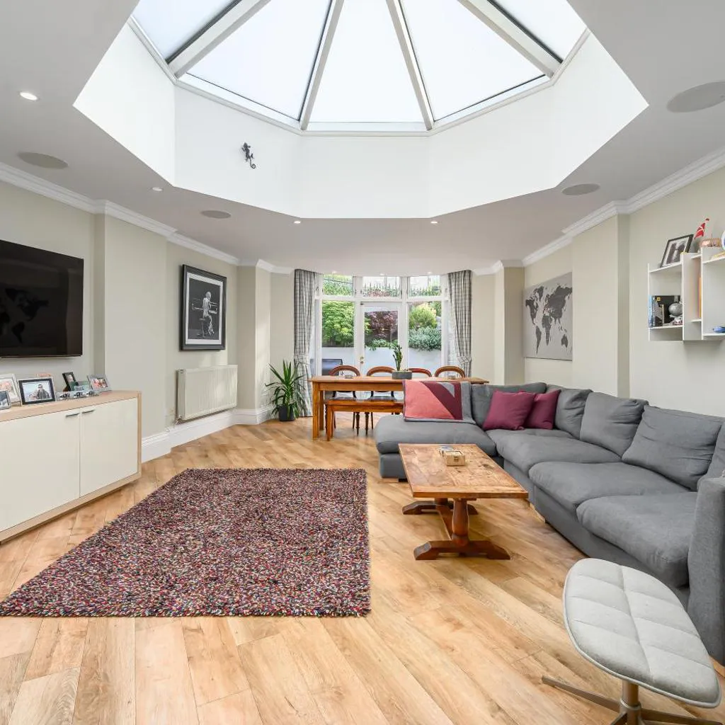 Photograph of Elegant Flat with Garden in Edinburgh West End