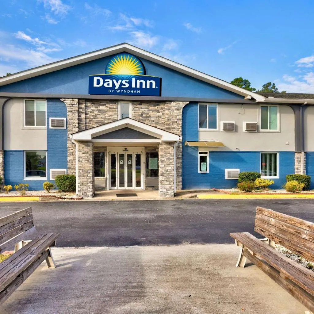 Photograph of Days Inn by Wyndham Savannah Gateway I-95