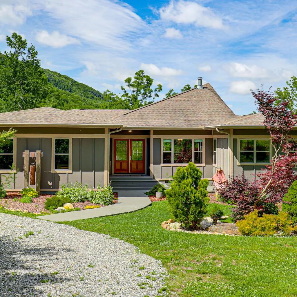 Photograph of Asheville Mountain Hideaway, 6 Mi to Dtwn