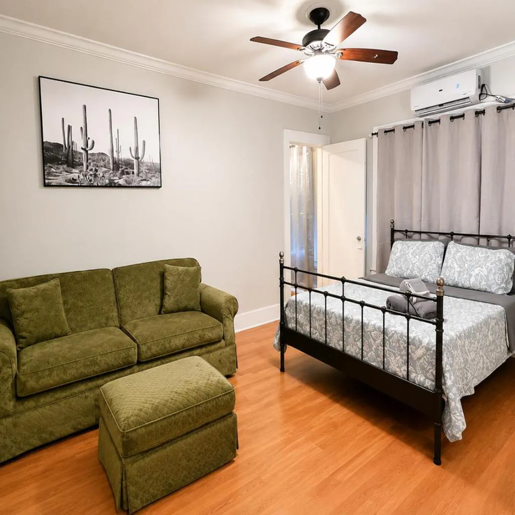 Photograph of 1BR Apartment - Walk to Toyota Center