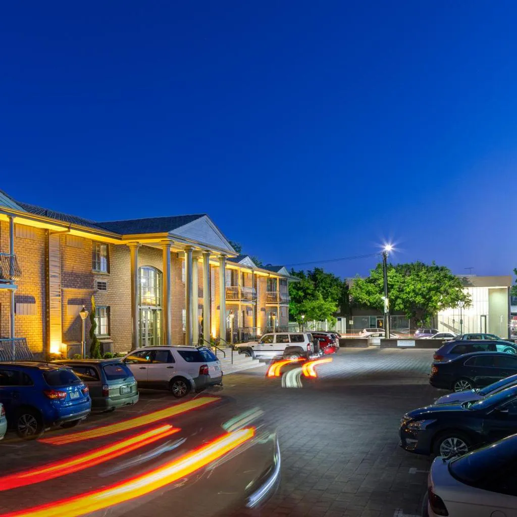 Photograph of Adelaide Inn