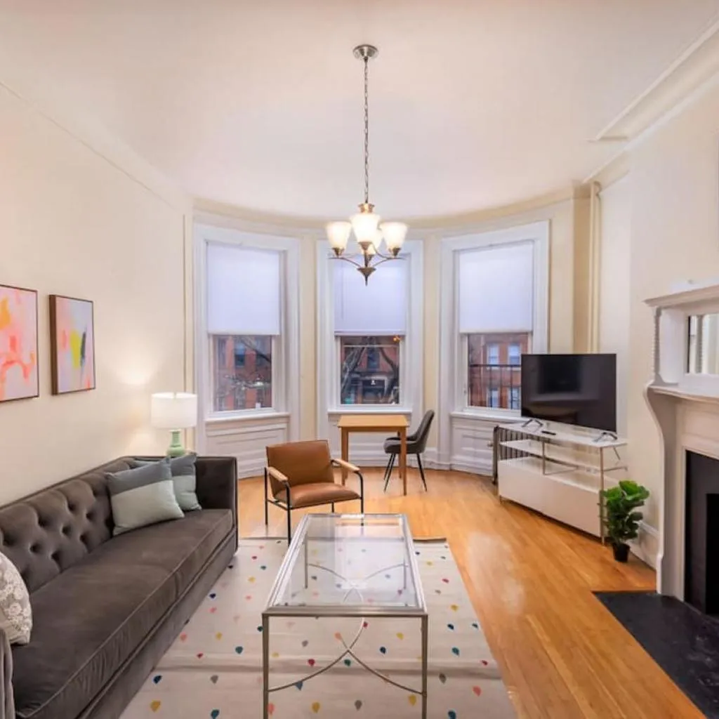 Photograph of Beautiful Newbury St 1 Bedroom unit
