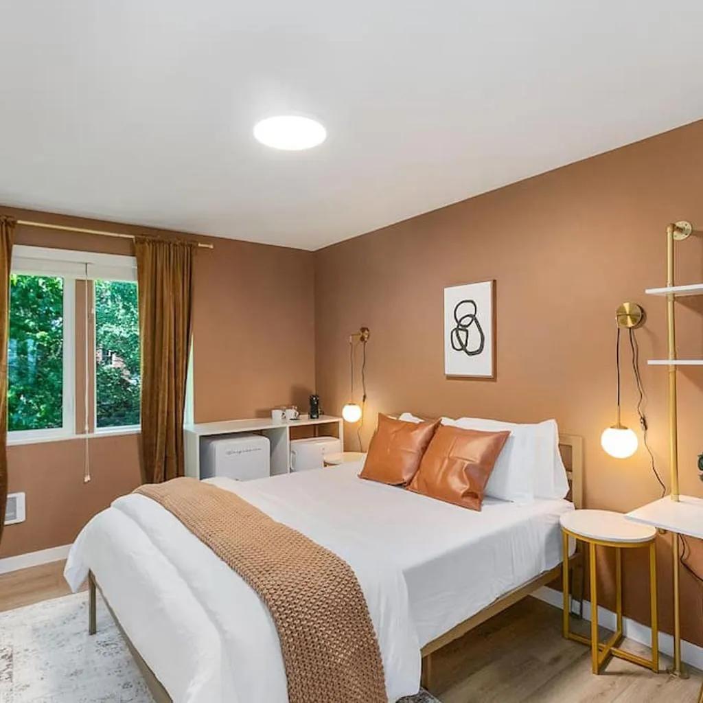 Photograph of Dave's Sweet Suite - 84 Walkscore