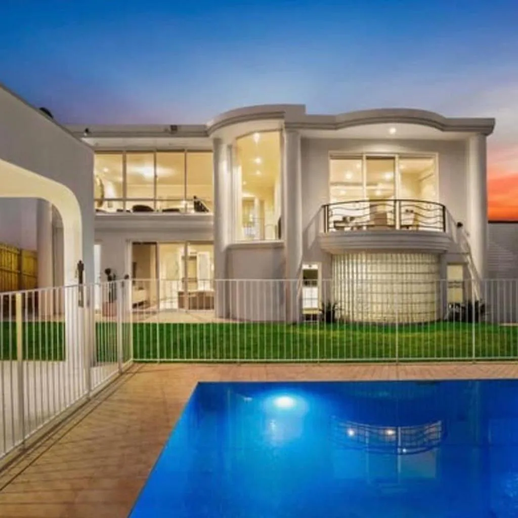 Photograph of HarbourView Retreat Vaucluse w Pool and BBQ
