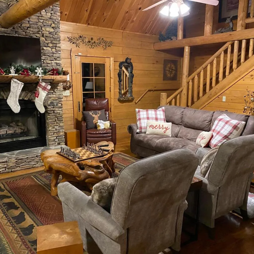 Photograph of Beautiful 6 bdr cabin with hot tub in the Smokies!