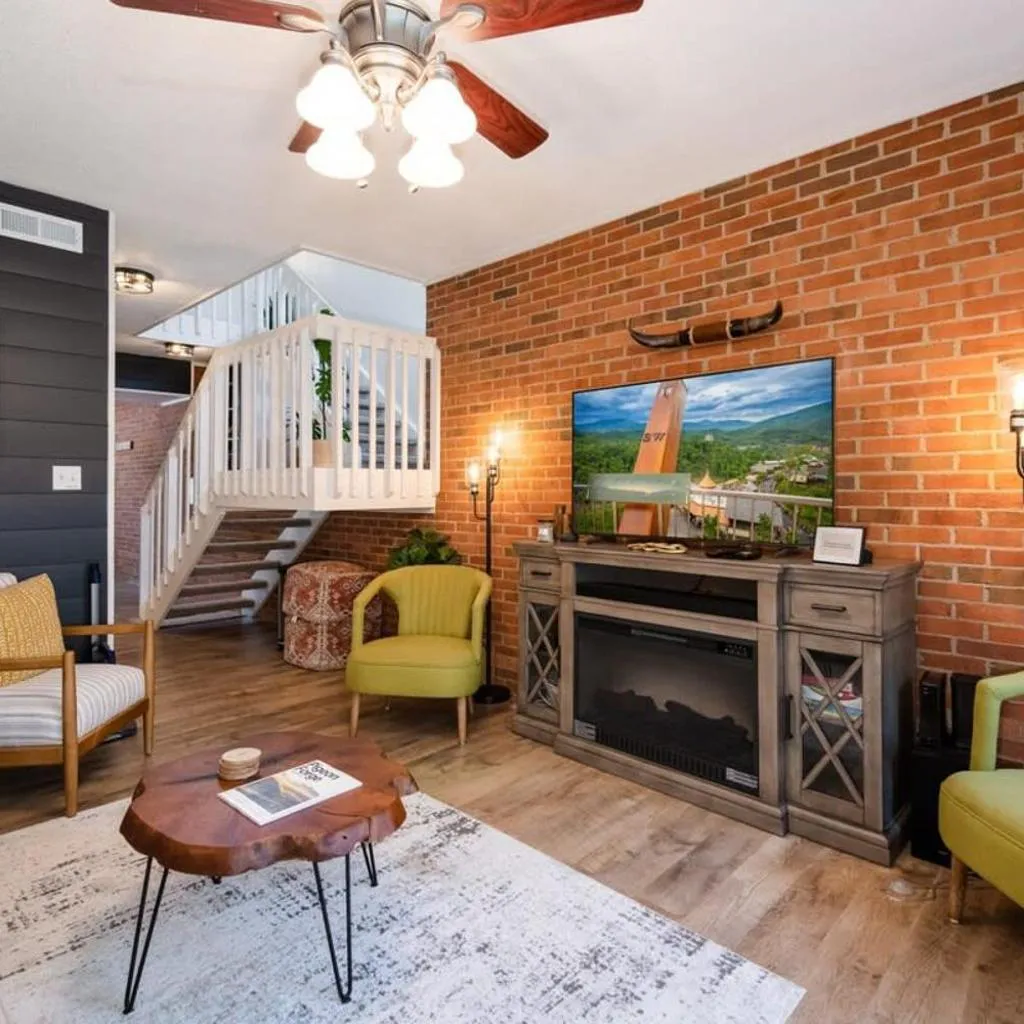 Photograph of Close 2 Dollywood~Rustic~Sleeps 6~Family Fun