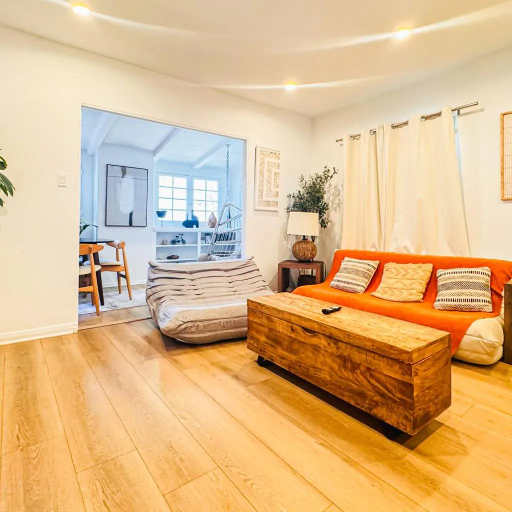 Photograph of Chic 2BD - Beverly Hills - West Hollywood Border