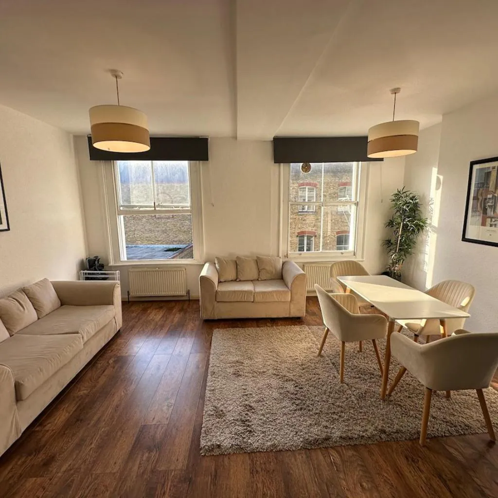 Photograph of One bed Victorian - Sleeps 4 -10 Min Walk to Paddington