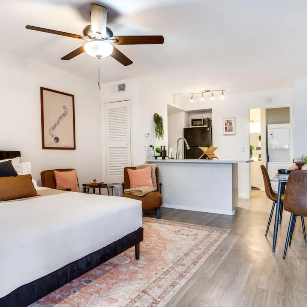 Photograph of Stylish Studio in Allandale 10 mins to Downtown.