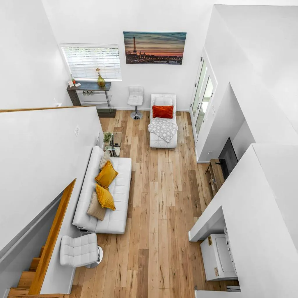 Photograph of Loft Style 2-Bedroom With Gated Parking in Hollywood Area