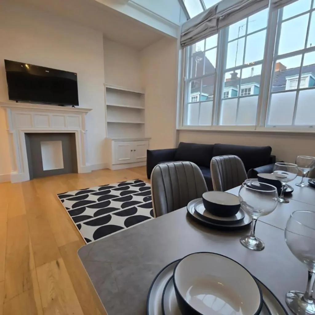 Photograph of Elegant 2 Bedroom Apartment in Knightsbridge