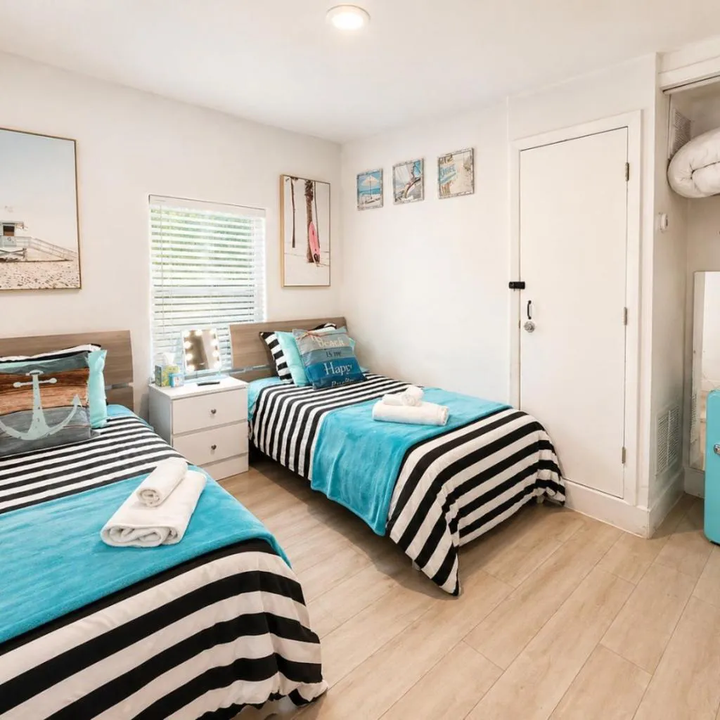 Photograph of Nice 2 Twin bedroom - Best central location in Miami - Luggage storage, parking and Laundry for free!!!!