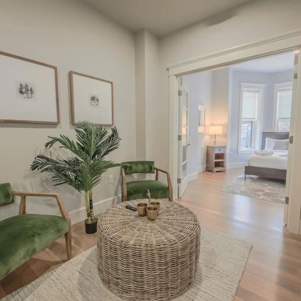Photograph of Bright Newbury Street 1 Bedroom Apartment