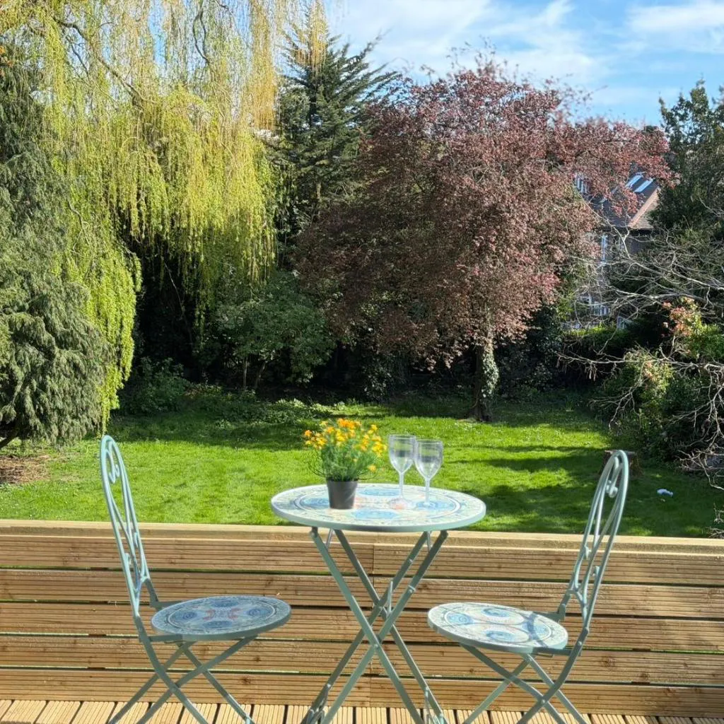 Photograph of Stylish 1 Bed Flat 3 Minutes walk to East Finchley Station N2