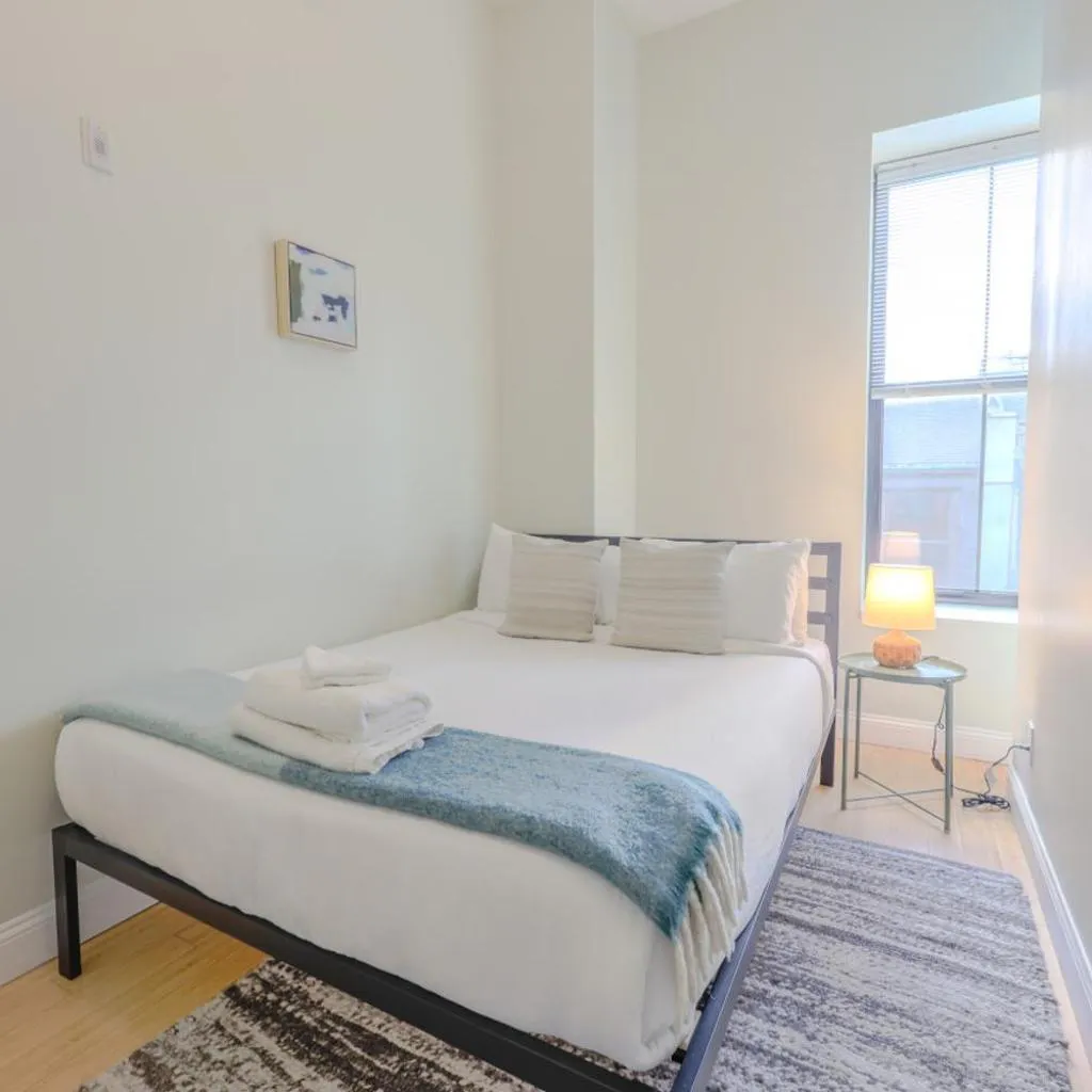 Photograph of Almost there 4bed 2bath Apartment in Downtown