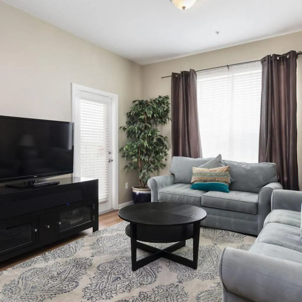 Photograph of 3Br 2Bath Condo Balcony 5min Conv Center 1388ft