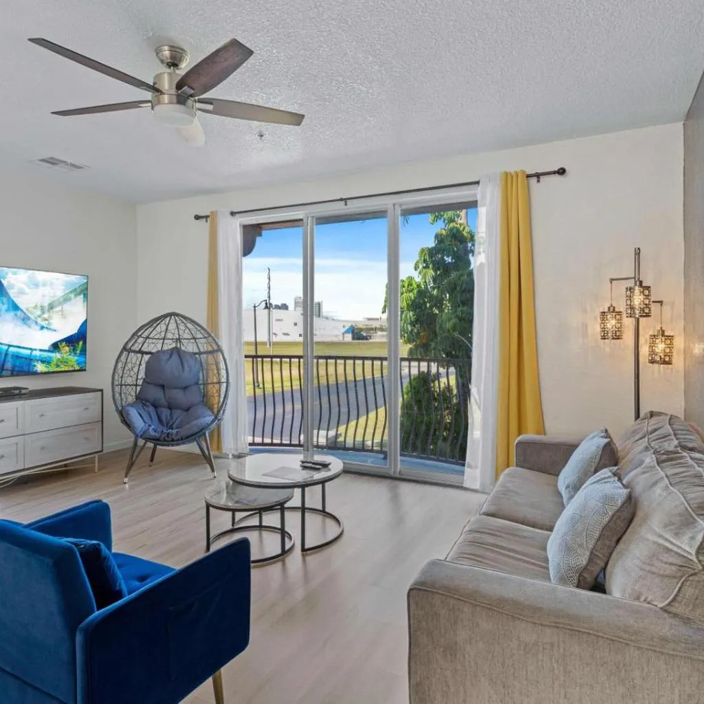 Photograph of 8036-133 Bright 3bd End-Unit Townhome with Balcony