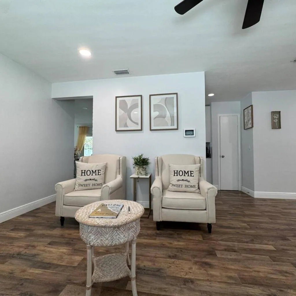 Photograph of Fam Friendly 4BR Getaway/Game Room/BBQ/Mins to Bch