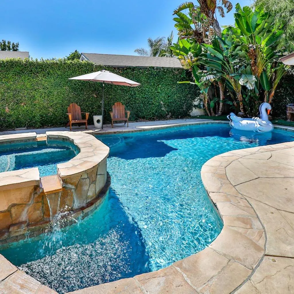Photograph of City Paradise Saltwater Pool-Spa and Ping-Pong