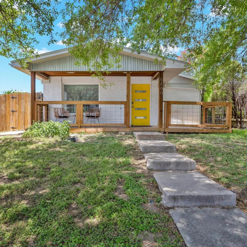 Photograph of 3BR Escape for 6 Near DT Mins to Rodeo Austin