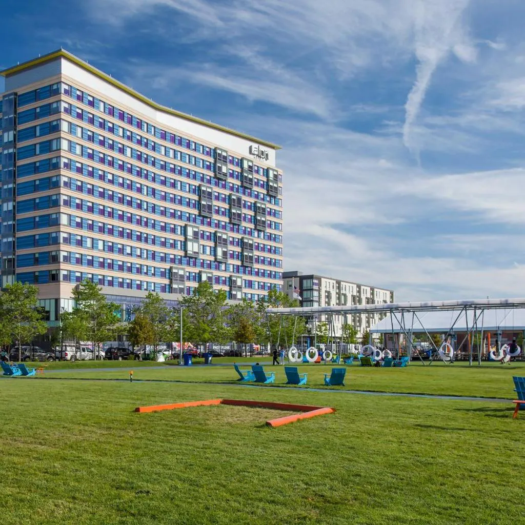 Photograph of Aloft by Marriott Boston Seaport District