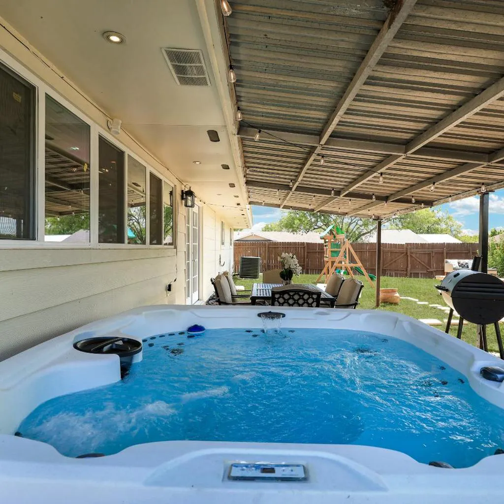 Photograph of Nr Sea World Hot Tub Yard BBQ Fire Pit Swing Set